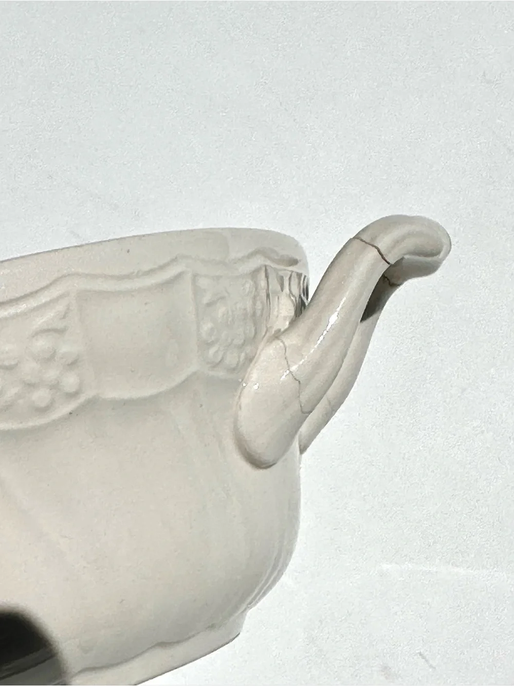 Rare! MIKASA Renaissance White Double-Handled Flat Cream Soup Bowl 4 3/4 repair